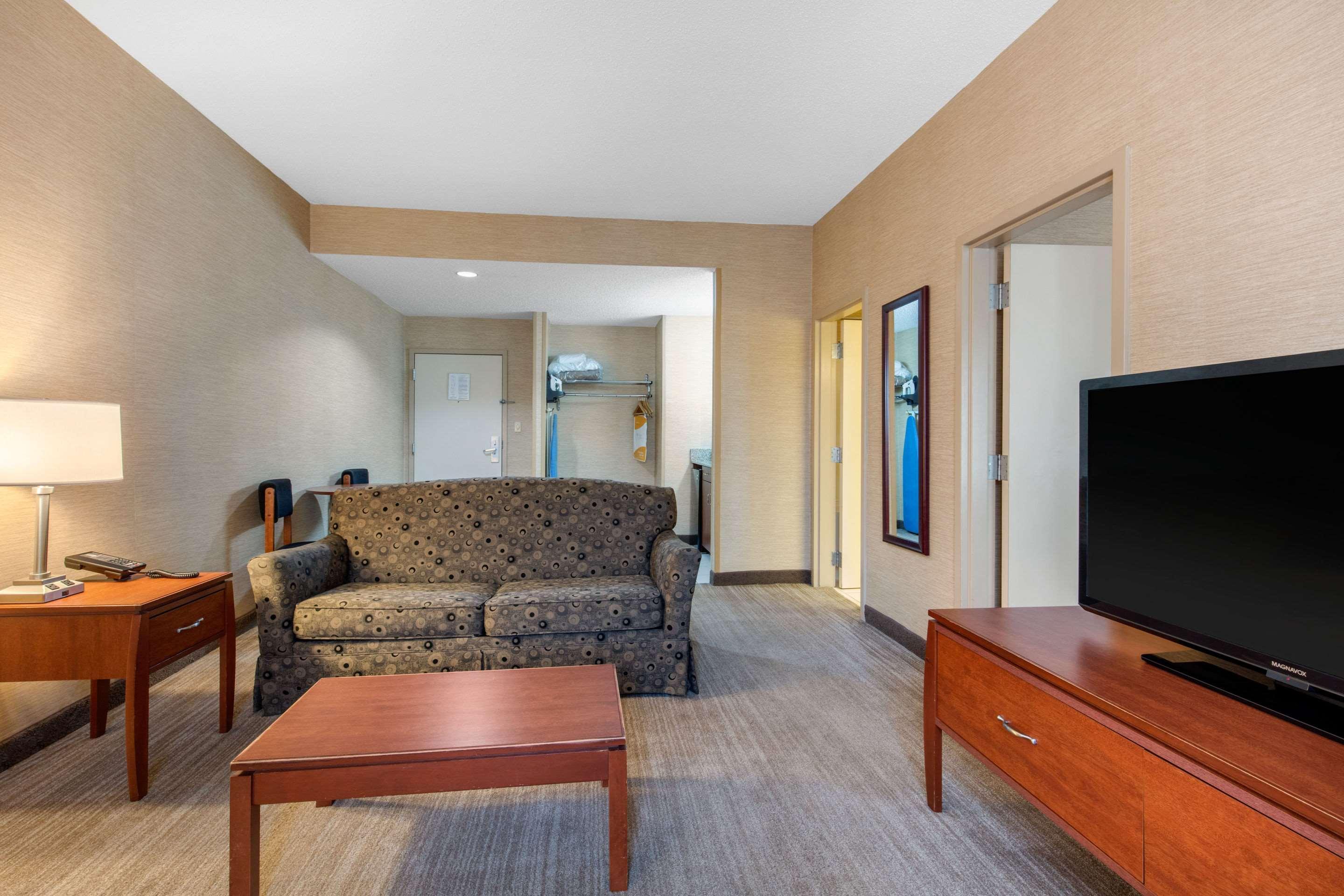 Quality Inn & Suites Benton - Draffenville Eksteriør billede